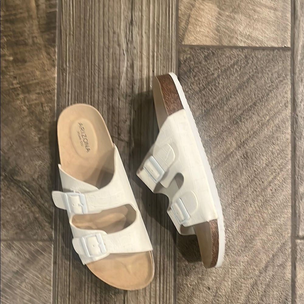 NWOT Arizona Jean Company  Off White Sandals with Adjustable Straps - Picture 3 of 3